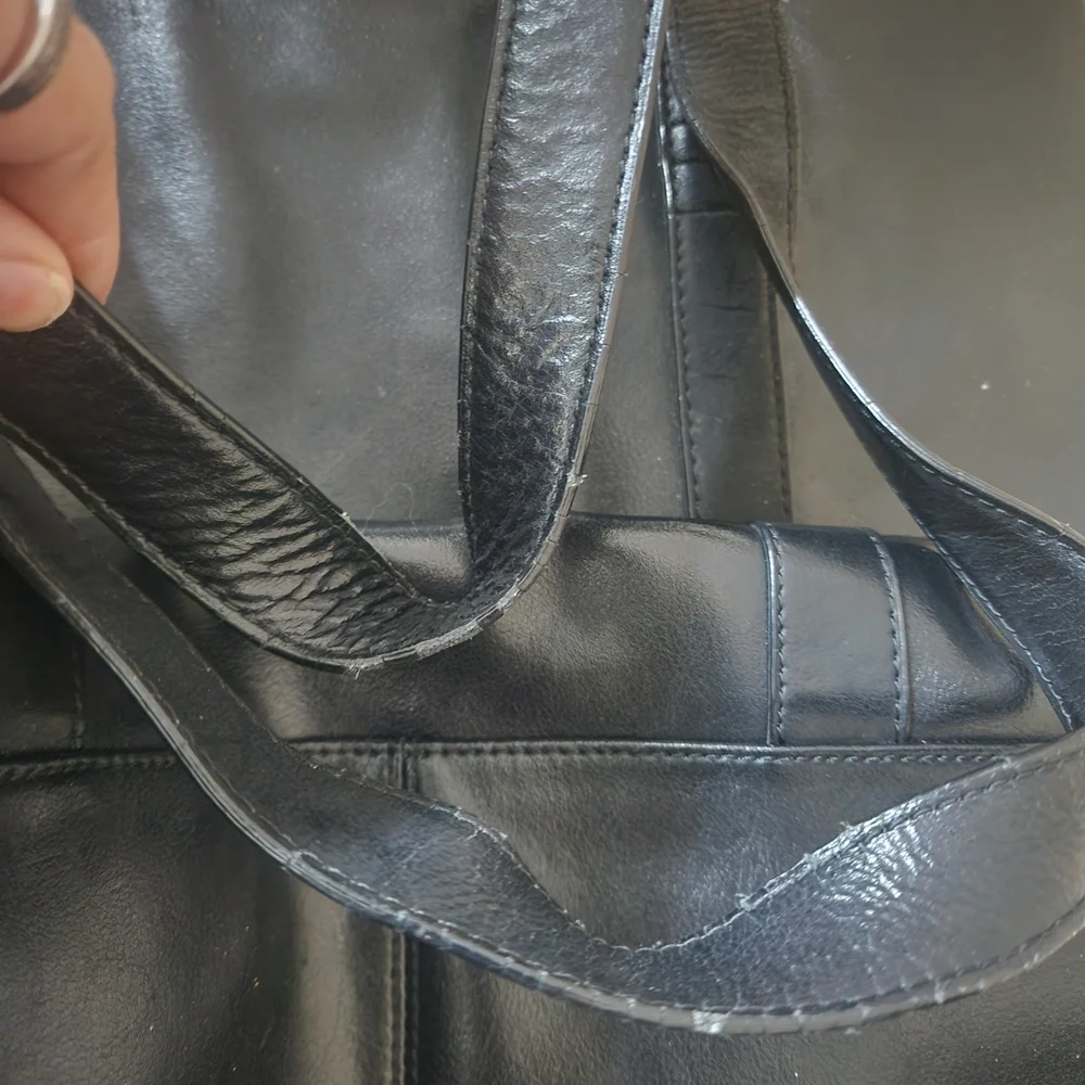 Beautiful Loved Black Leather Double Strapped Alfani Shoulder Tote Bag - Picture 8 of 9